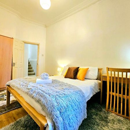 Charming Home With Private Balcony, On 1St Floor, With 2 Bathrooms, 3 Min Walk To Earl'S Court Station Лондон Екстериор снимка