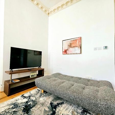 Charming Home With Private Balcony, On 1St Floor, With 2 Bathrooms, 3 Min Walk To Earl'S Court Station Лондон Екстериор снимка