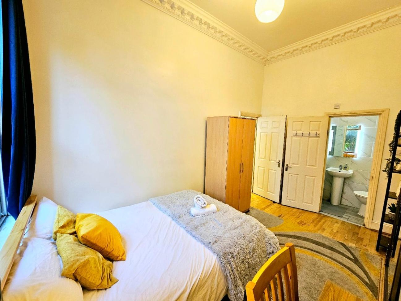 Charming Home With Private Balcony, On 1St Floor, With 2 Bathrooms, 3 Min Walk To Earl'S Court Station Лондон Екстериор снимка