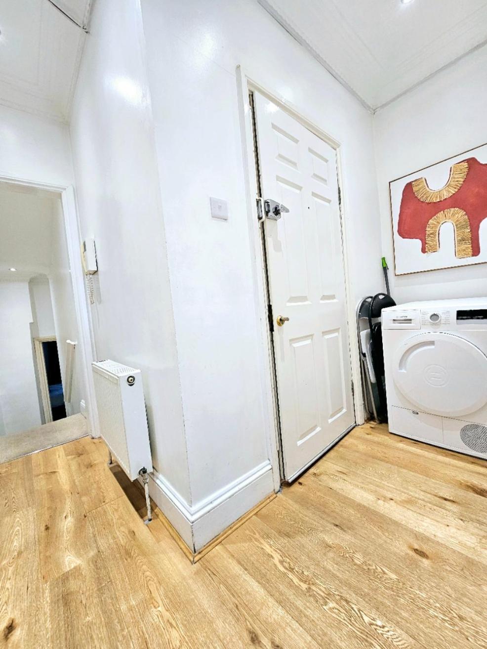 Charming Home With Private Balcony, On 1St Floor, With 2 Bathrooms, 3 Min Walk To Earl'S Court Station Лондон Екстериор снимка