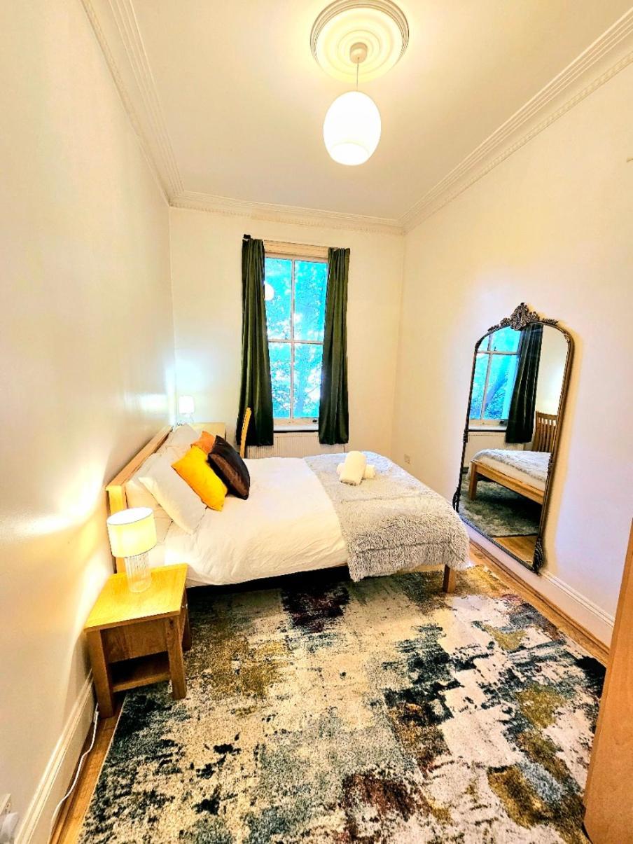 Charming Home With Private Balcony, On 1St Floor, With 2 Bathrooms, 3 Min Walk To Earl'S Court Station Лондон Екстериор снимка
