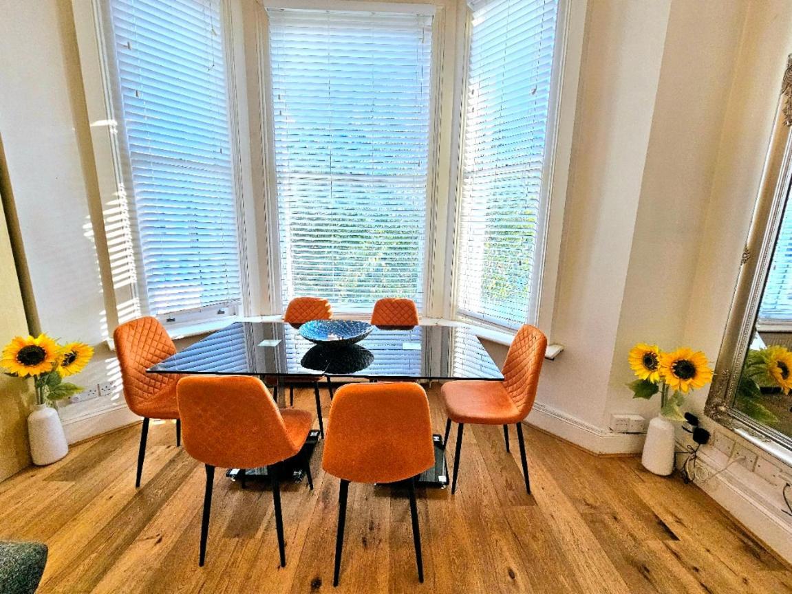 Charming Home With Private Balcony, On 1St Floor, With 2 Bathrooms, 3 Min Walk To Earl'S Court Station Лондон Екстериор снимка