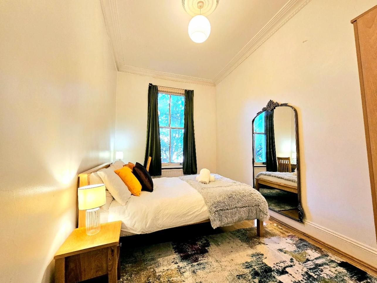 Charming Home With Private Balcony, On 1St Floor, With 2 Bathrooms, 3 Min Walk To Earl'S Court Station Лондон Екстериор снимка
