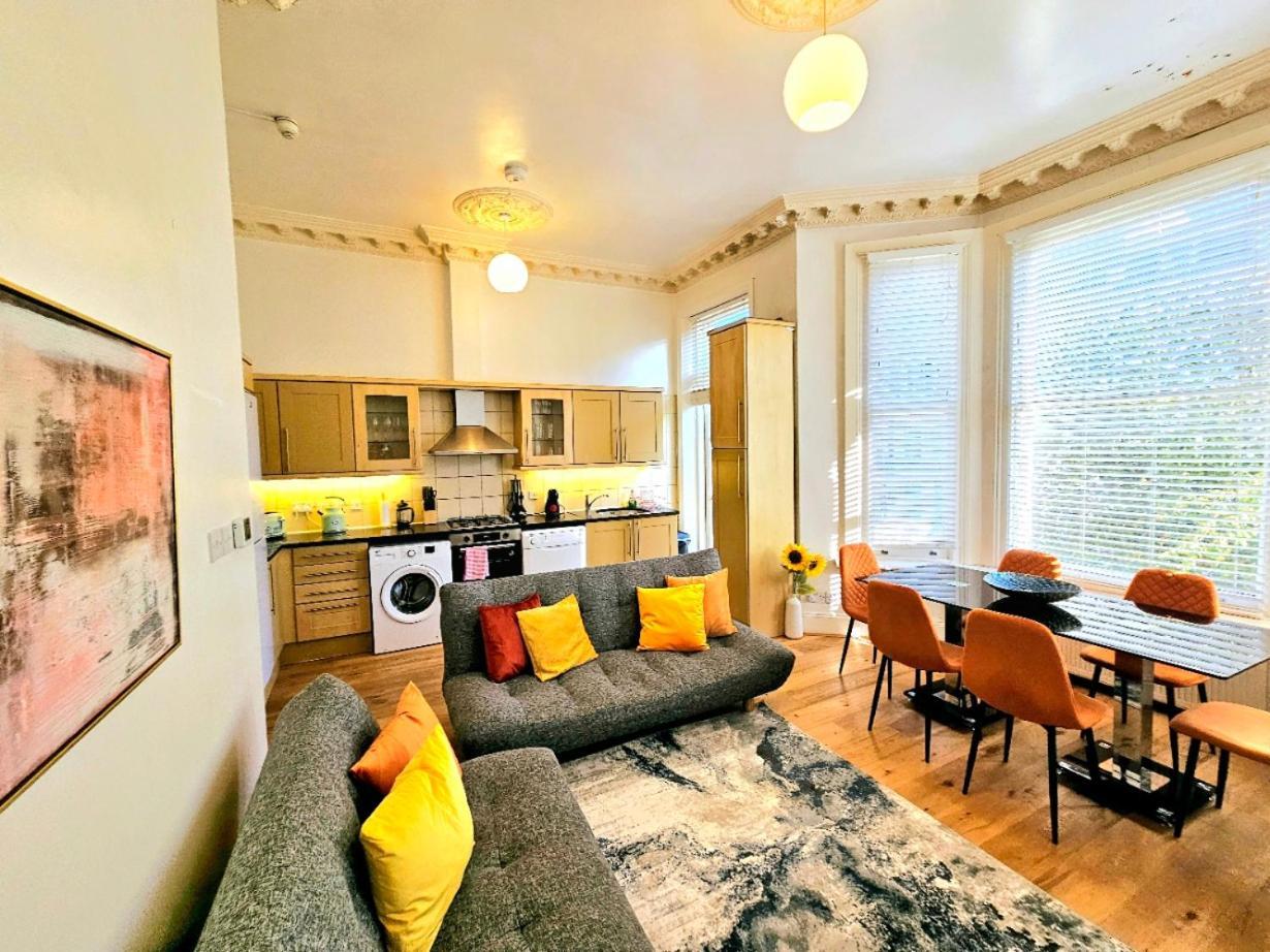 Charming Home With Private Balcony, On 1St Floor, With 2 Bathrooms, 3 Min Walk To Earl'S Court Station Лондон Екстериор снимка