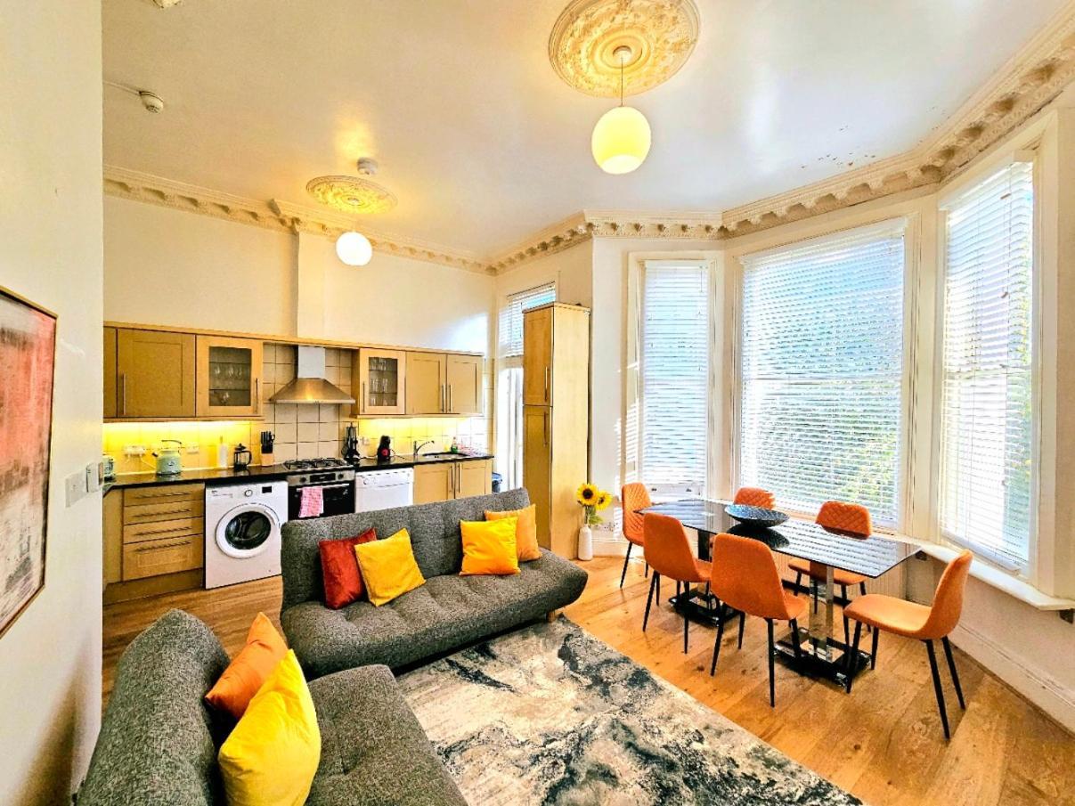 Charming Home With Private Balcony, On 1St Floor, With 2 Bathrooms, 3 Min Walk To Earl'S Court Station Лондон Екстериор снимка