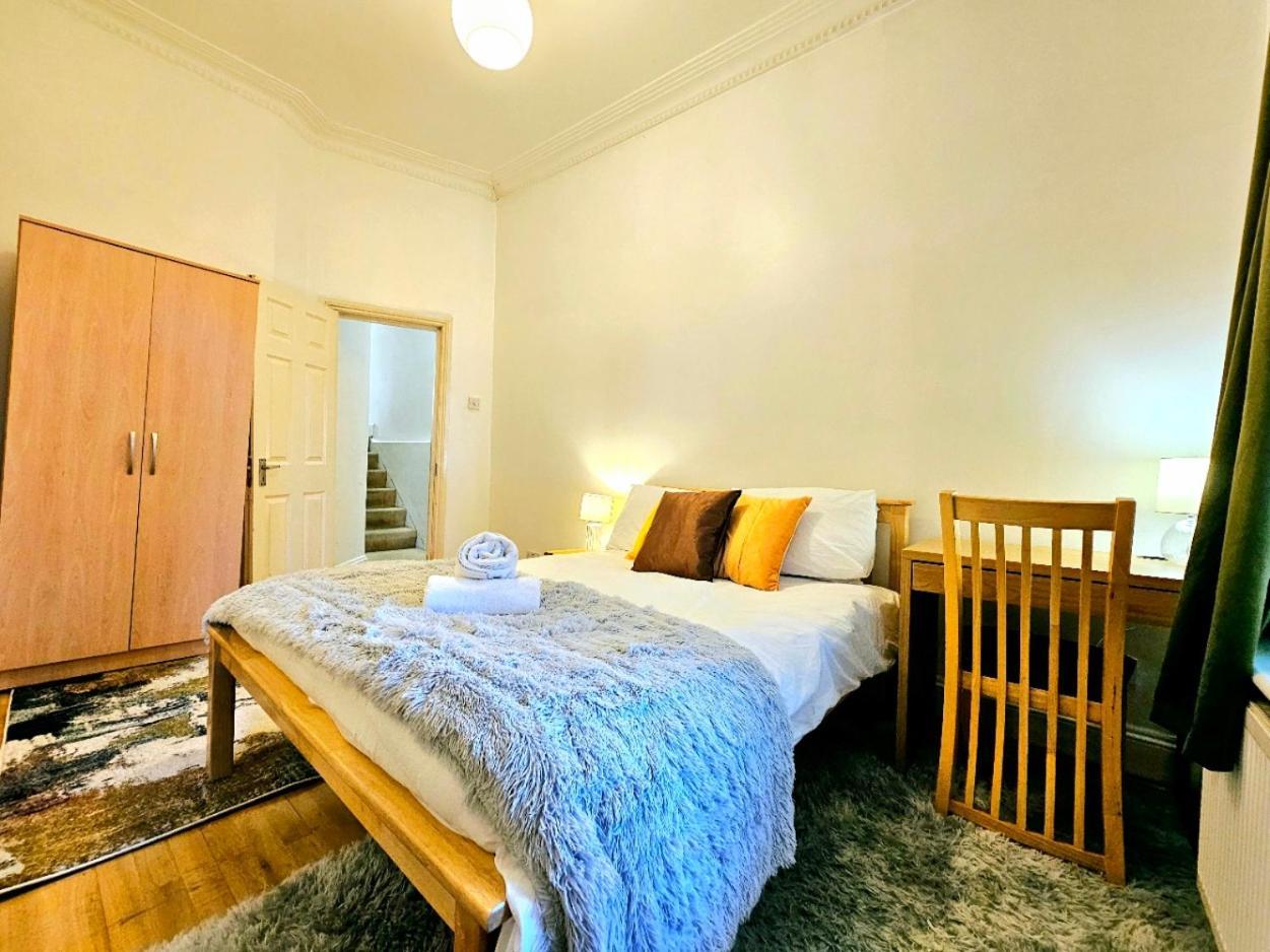 Charming Home With Private Balcony, On 1St Floor, With 2 Bathrooms, 3 Min Walk To Earl'S Court Station Лондон Екстериор снимка