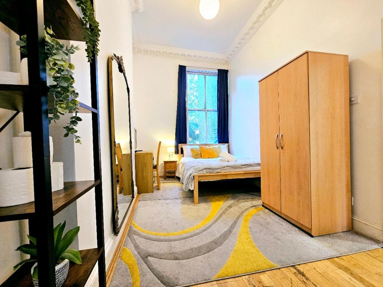 Charming Home With Private Balcony, On 1St Floor, With 2 Bathrooms, 3 Min Walk To Earl'S Court Station Лондон Екстериор снимка