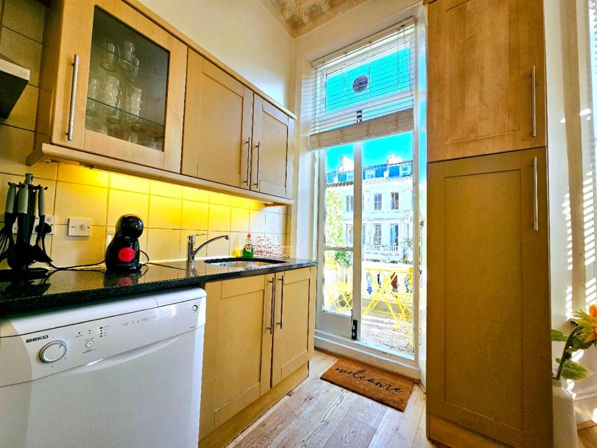 Charming Home With Private Balcony, On 1St Floor, With 2 Bathrooms, 3 Min Walk To Earl'S Court Station Лондон Екстериор снимка