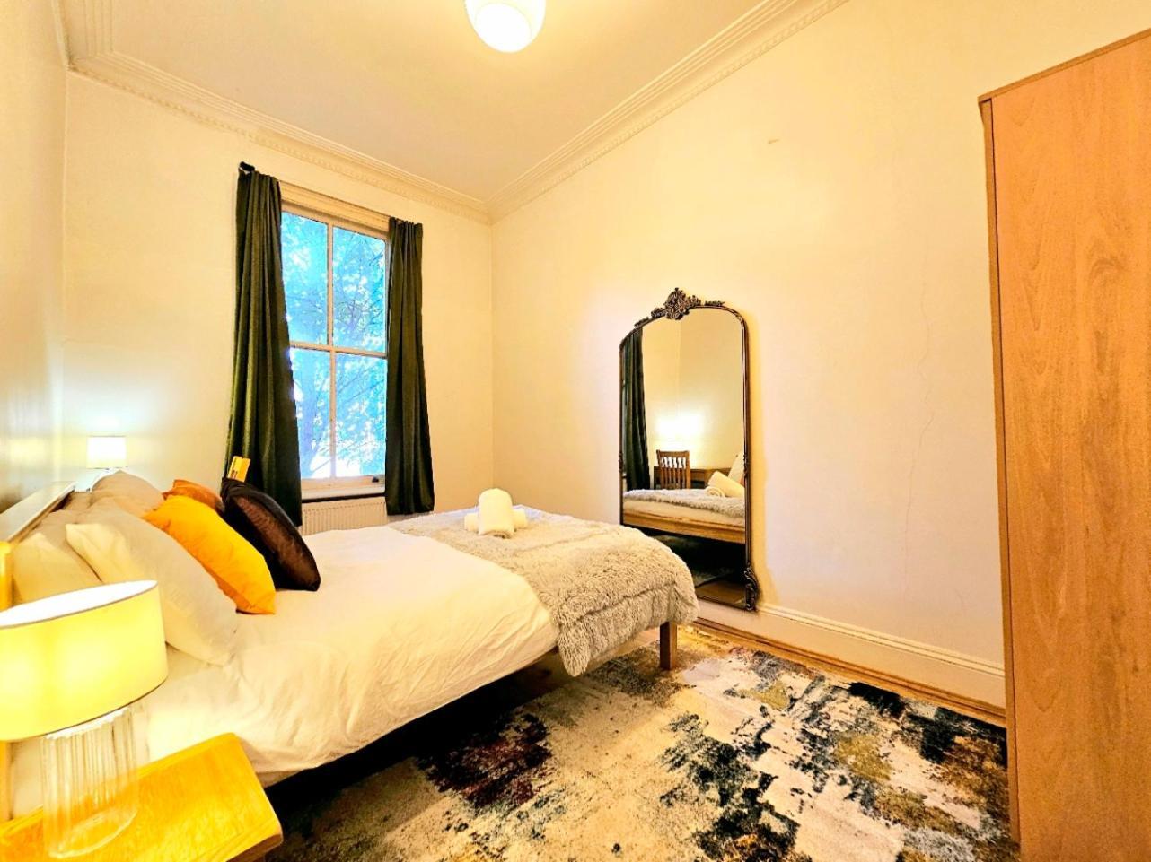 Charming Home With Private Balcony, On 1St Floor, With 2 Bathrooms, 3 Min Walk To Earl'S Court Station Лондон Екстериор снимка