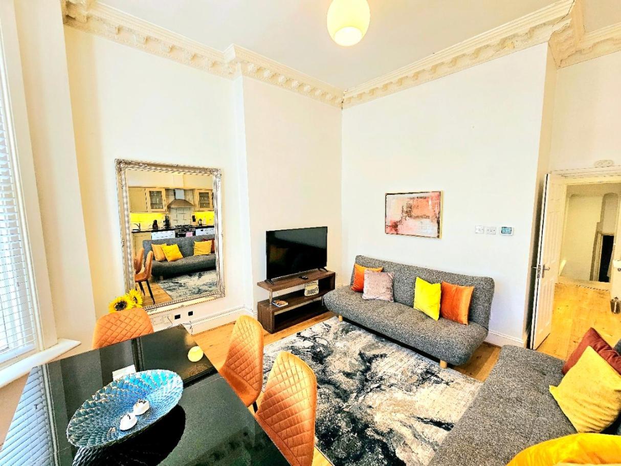 Charming Home With Private Balcony, On 1St Floor, With 2 Bathrooms, 3 Min Walk To Earl'S Court Station Лондон Екстериор снимка