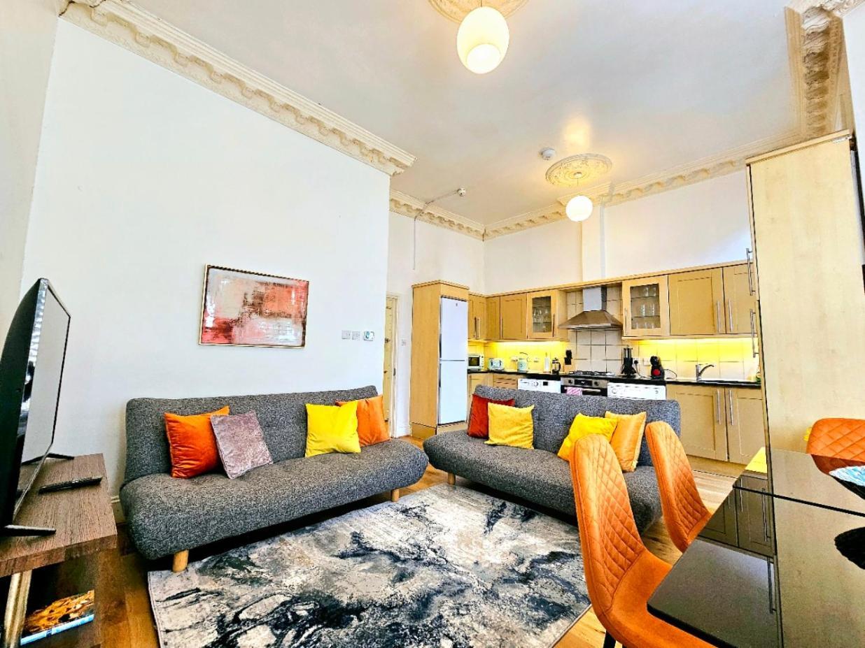 Charming Home With Private Balcony, On 1St Floor, With 2 Bathrooms, 3 Min Walk To Earl'S Court Station Лондон Екстериор снимка