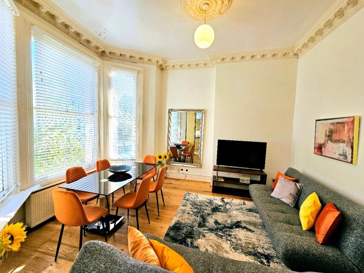 Charming Home With Private Balcony, On 1St Floor, With 2 Bathrooms, 3 Min Walk To Earl'S Court Station Лондон Екстериор снимка
